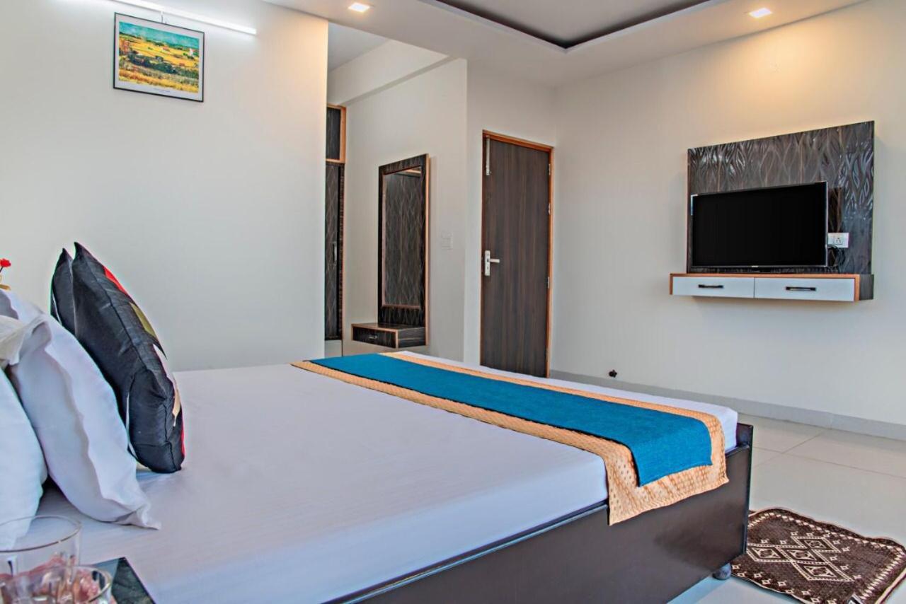 The Western Heights: Peaceful Family Apartments with Private Balconies Kasauli Exterior photo