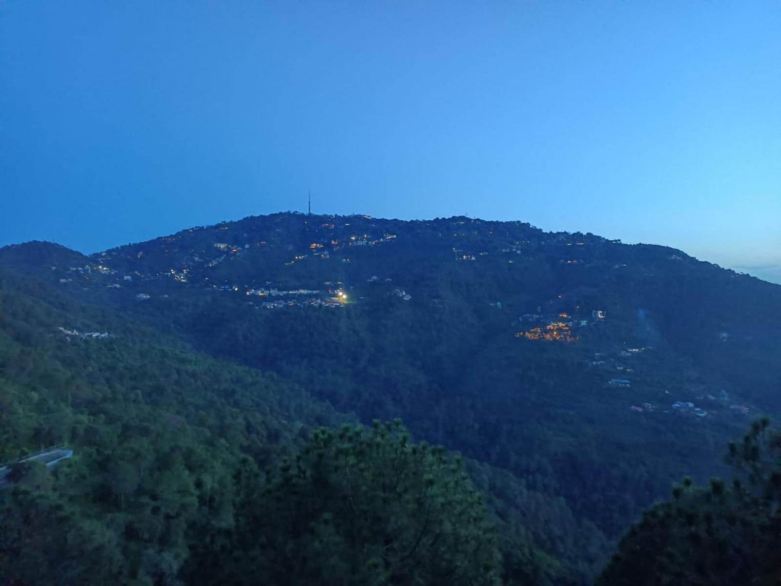 The Western Heights: Peaceful Family Apartments with Private Balconies Kasauli Exterior photo